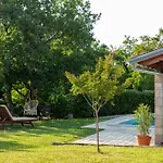 Parun Made For Leisure & Pleasure